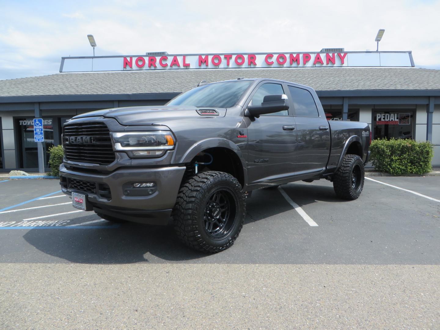 2022 CHARCOAL /BLACK RAM 2500 Laramie Crew Cab SWB 4WD (3C6UR5FL8NG) with an 6.7L V8 OHV 16V DIESEL engine, automatic transmission, located at 2630 Grass Valley Highway, Auburn, CA, 95603, (530) 508-5100, 38.937893, -121.095482 - Features a Carli Pintop suspension system with King Shocks, 20" Weld Racing wheels, 35" Cooper STT Pro tires, and Weathertech floor liners. - Photo#0